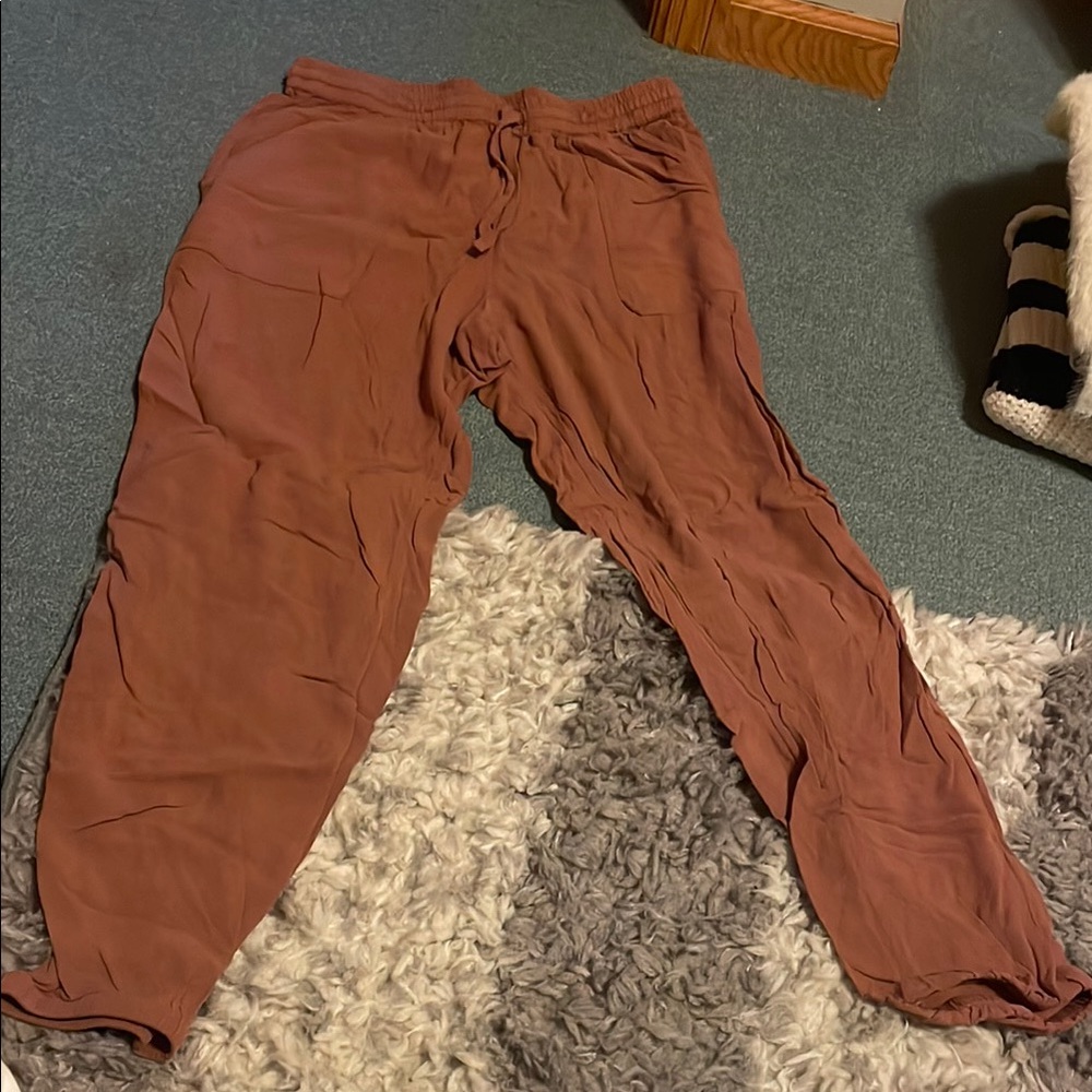 O'Neill Women's Fern Jogger in Rust